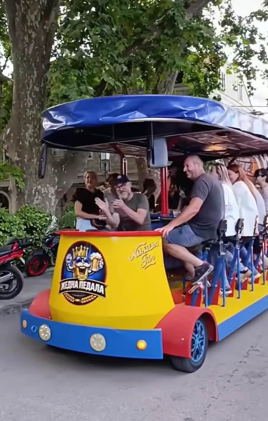 Party BeerBike turističko vozilo